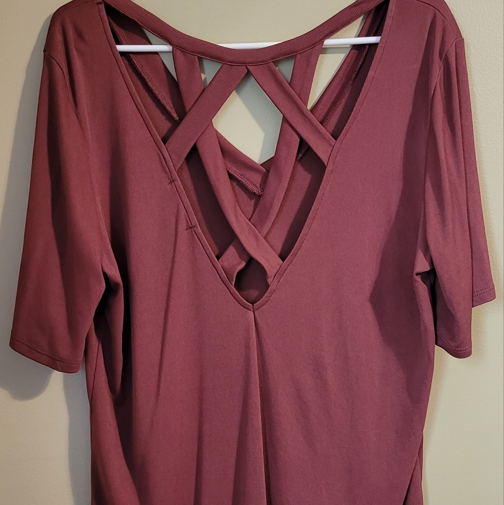 Elegant Buckle Short Sleeve Tee - Picture 2 of 5